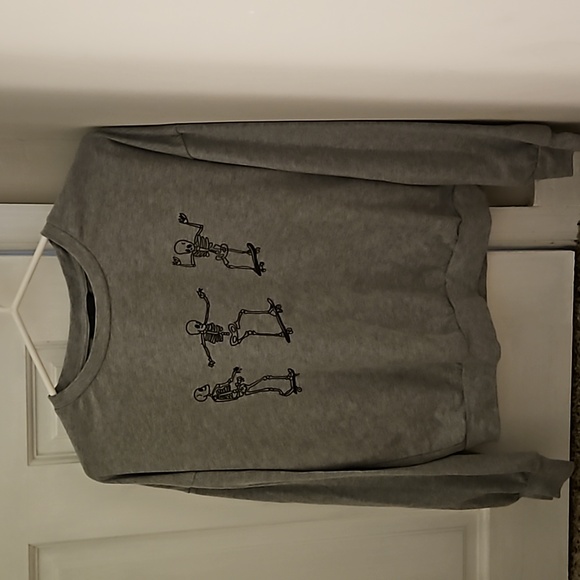 Gray long sleeve sweatshirtshirt with skeleton print - Picture 1 of 1